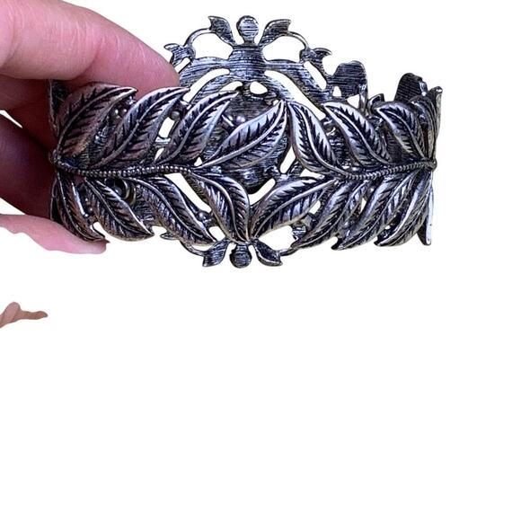 Black Romantic Goth Filigree Rose Bracelet and Sparkly Cocktail Ring Set - Picture 8 of 9
